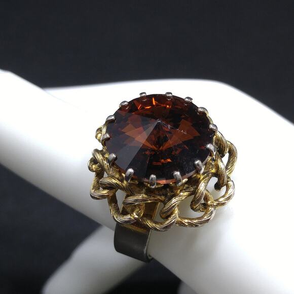 Topaz Rivoli Glass Rhinestone Ring, US Size 6, 1960s Vintage Jewelry - Picture 3 of 10